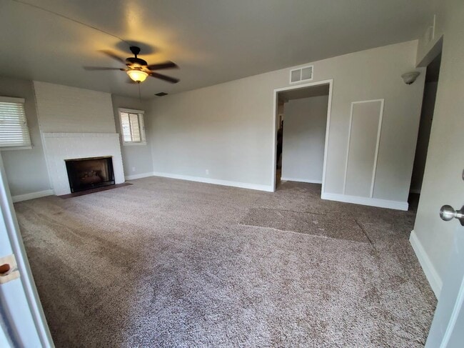 1415 De Witt Ave in Sanger, CA - Building Photo - Building Photo