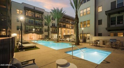 98 S River Dr, Unit A1 in Tempe, AZ - Building Photo - Building Photo