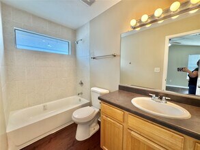 10618 Pine Landing Dr in Houston, TX - Building Photo - Building Photo