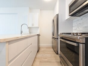 1735 York Ave in New York, NY - Foto de edificio - Building Photo