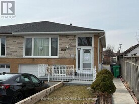 3563 Laddie Crescent in Mississauga, ON - Building Photo