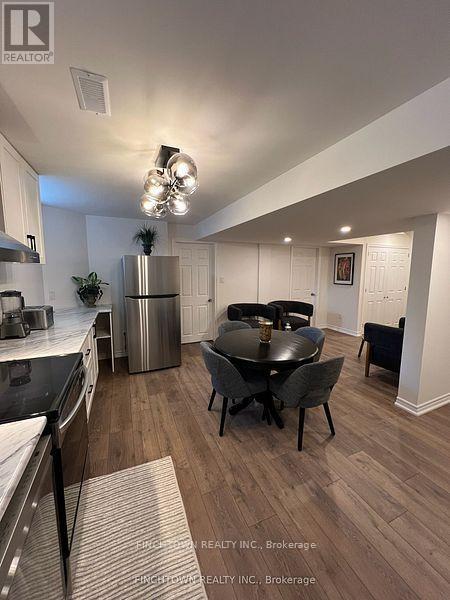 property at 10 Green Manor Cres