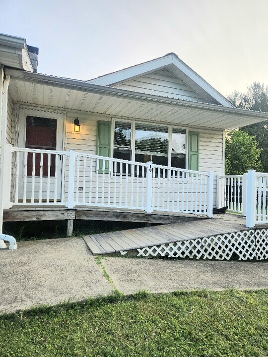 19 Thruway Dr, Unit Apt in Colora, MD - Foto de edificio