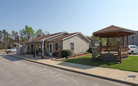 Village St Claire Apartment in Manning, SC - Foto de edificio - Building Photo