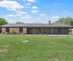 1190 Greenwood Ln in Waco, TX - Building Photo