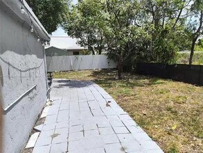1021 NW 8th St in Hallandale Beach, FL - Building Photo - Building Photo