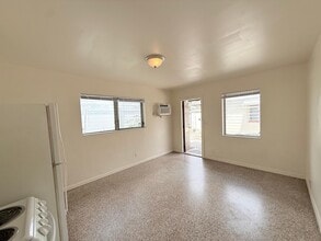 43 E 16th St in Riviera Beach, FL - Building Photo - Building Photo