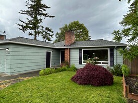2131 NE 117th Ave in Portland, OR - Building Photo