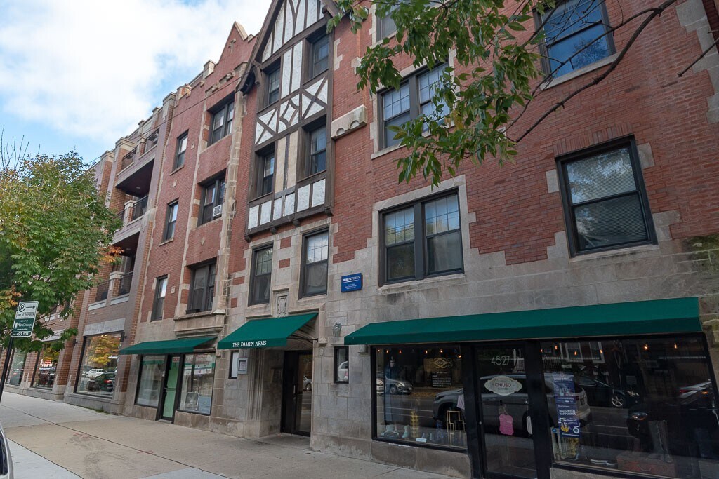 4834 N Damen Ave in Chicago, IL - Building Photo