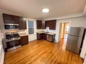 1824 W Farragut Ave, Unit Apt 1 in Chicago, IL - Foto de edificio - Building Photo