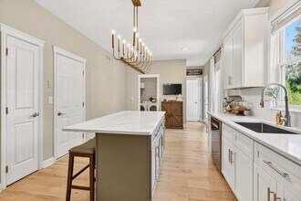 5692 Sugarwood Dr in New Albany, OH - Building Photo - Building Photo