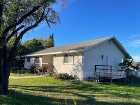 2542 Rod Beaudry Dr in Sacramento, CA - Building Photo