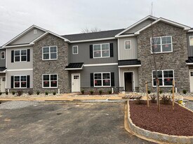 1411 Greenview Dr, Unit Greenview towns in Bethlehem, PA - Building Photo