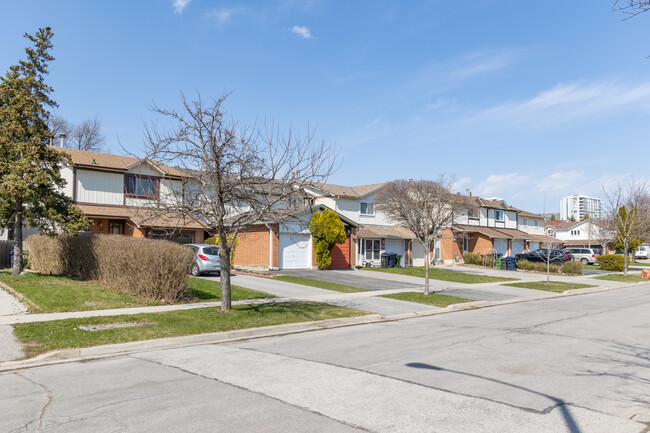 104 Sadlee Cove Cres in Toronto, ON - Building Photo - Building Photo