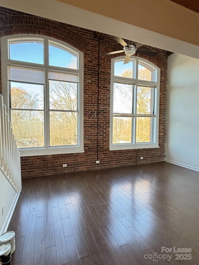 201 S Hoskins Rd in Charlotte, NC - Building Photo - Building Photo