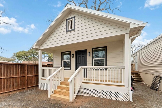 property at 1121 Edgewood Dr