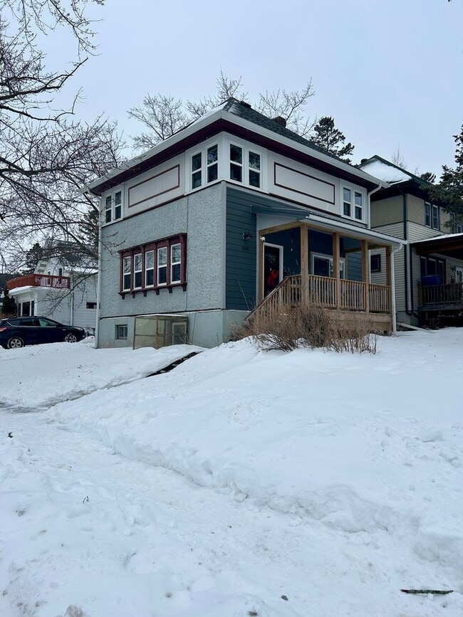 property at 1001 N 13th Ave E