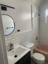 980 NE 169th St in Miami, FL - Building Photo - Building Photo