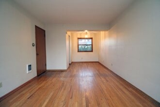 2404-2418 SE 58th in Portland, OR - Foto de edificio - Building Photo
