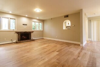8 Staunton Ct in Farmington, CT - Building Photo - Building Photo