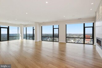 4960 Fairmont Ave-Unit -PH3 in Bethesda, MD - Building Photo - Building Photo