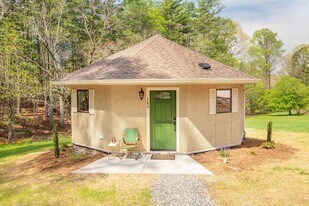380 Old Leicester Rd in Asheville, NC - Building Photo