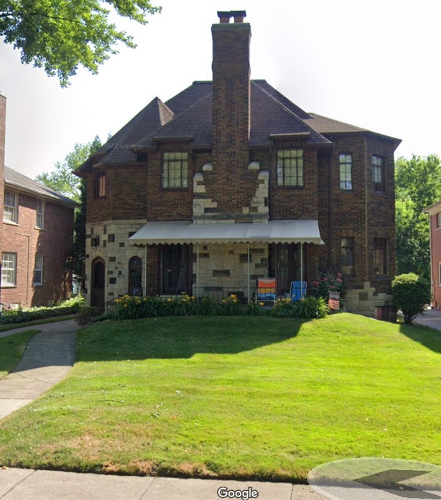 936 Trombley Rd in Grosse Pointe Park, MI - Building Photo