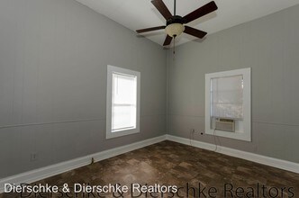 301 W Ave A in San Angelo, TX - Foto de edificio - Building Photo