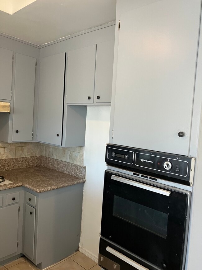 1116 E Elk Ave in Glendale, CA - Building Photo - Building Photo