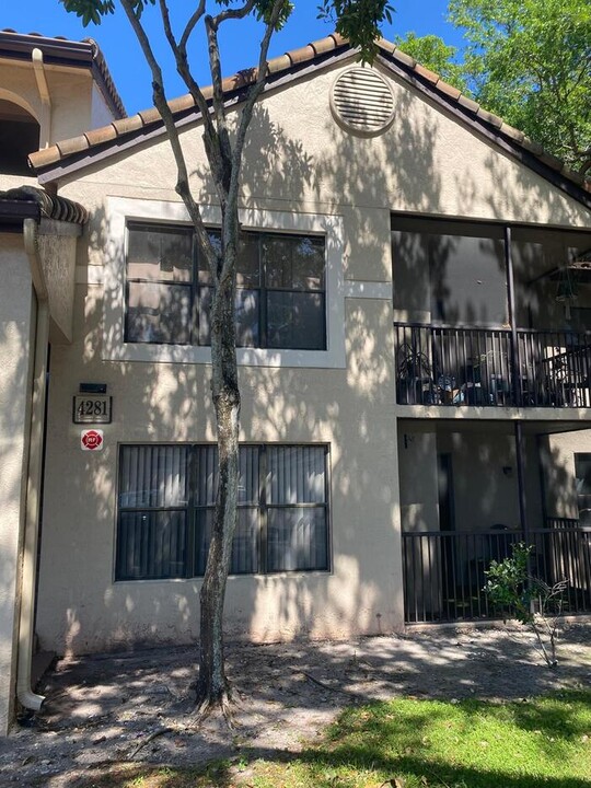 4281 W McNab Rd in Pompano Beach, FL - Building Photo