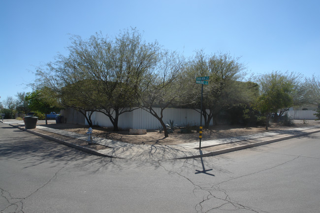 1250 E Manlove St in Tucson, AZ - Building Photo - Building Photo