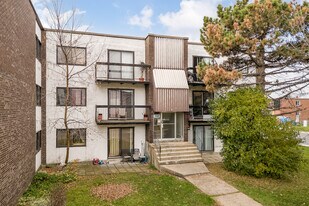 1598 Sunnybrooke Boul in Dollard-des-Ormeaux, QC - Building Photo