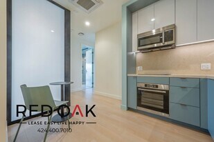 6401 Wilshire Blvd in Los Angeles, CA - Building Photo