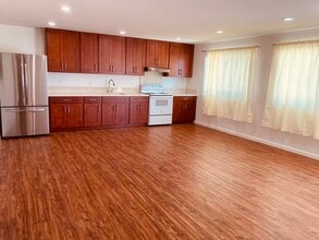 1434 Meyers St, Unit 0 in Honolulu, HI - Foto de edificio - Building Photo