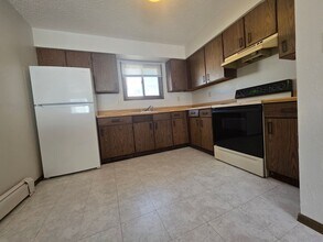 700 Brandon Ave in Hiawatha, IA - Building Photo - Building Photo