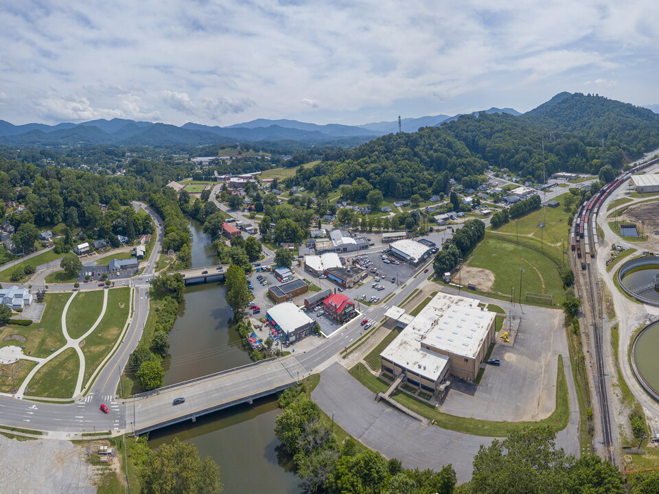 353 Park St in Canton, NC - Building Photo