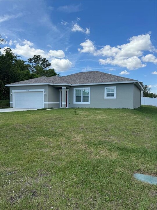 1639 Tench Ct in Kissimmee, FL - Foto de edificio