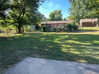 2330 W Alpine Cir in Siloam Springs, AR - Building Photo - Building Photo