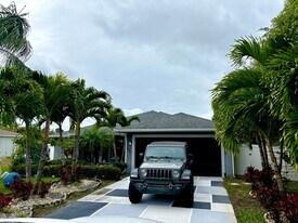 2450 SW Cameo Blvd in Port St. Lucie, FL - Building Photo