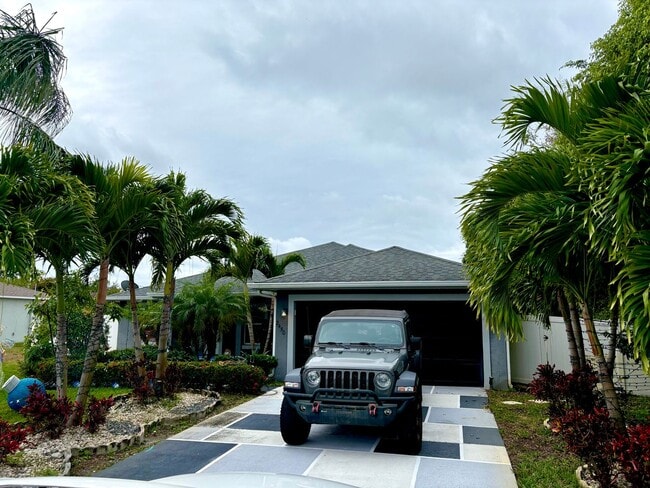 property at 2450 SW Cameo Blvd