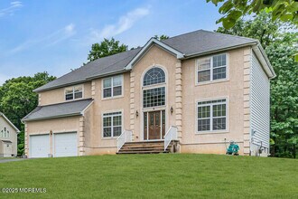 8 Connor Dr in Englishtown, NJ - Building Photo - Building Photo