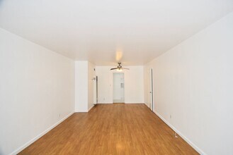 11645 Moorpark St in Los Angeles, CA - Building Photo - Building Photo