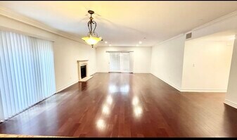 11910 Mayfield Ave in Los Angeles, CA - Building Photo