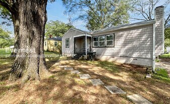 913 Meadowbrook Dr in Birmingham, AL - Building Photo