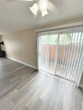 9469-9473-9473 N Saint Louis Ave in Portland, OR - Foto de edificio - Building Photo