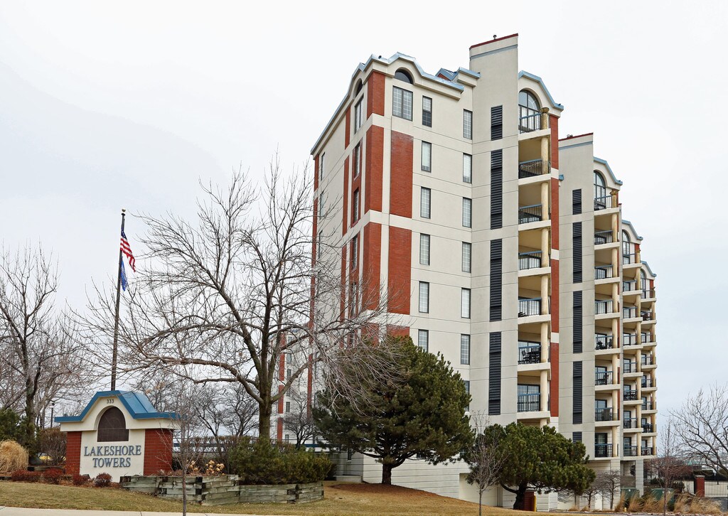 Lakeshore Towers Apartments Racine, WI Apartments For Rent