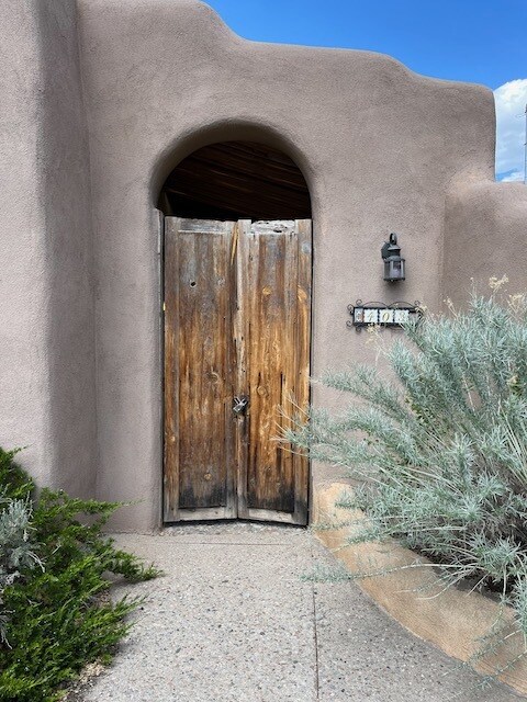 403 Trujillo Ln in Taos, NM - Foto de edificio - Building Photo