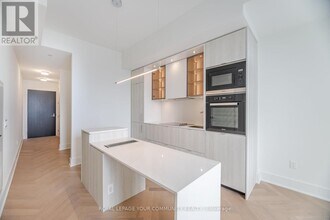 11-4211 Yorkville Ave in Toronto, ON - Building Photo - Building Photo