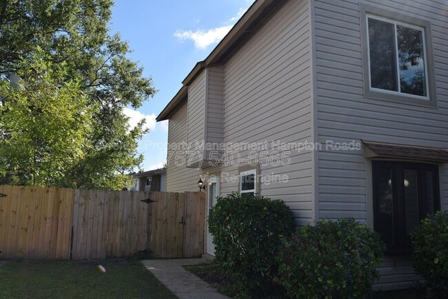 5953 Blackpoole Ln in Virginia Beach, VA - Building Photo - Building Photo
