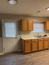 568 Gray Station Rd in Gray, TN - Foto de edificio - Building Photo